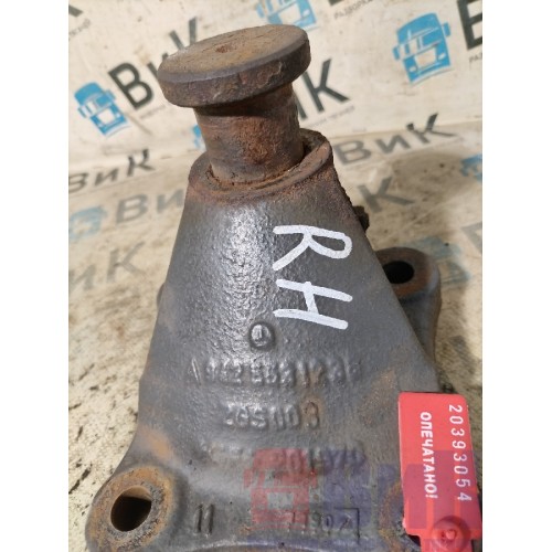 Кронштейн цилиндра подъема кабины Mercedes Actros MP3 617874 (054), 9425531238-1