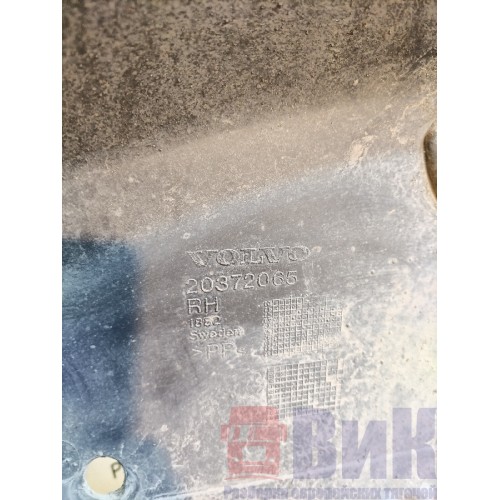 Подкрылок под кабину RH Volvo FH 13 678912 (963), 20372065-3