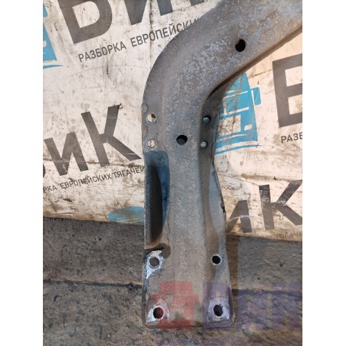 Кронштейн замка крыла Scania R440 322315 RH (712), 1866050-2