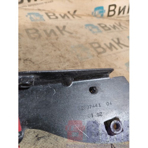 Кронштейн обшивки двери Renault TS 001057 LH (033), 82537441-1