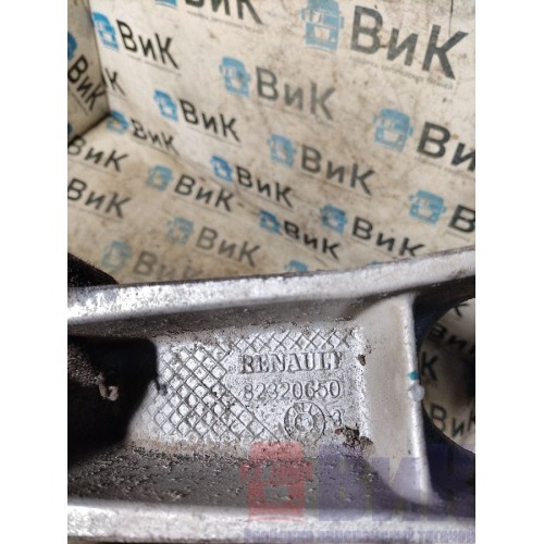 Кронштейн цилиндра подъема кабины Renault Premium 074346 (797), 82320650-1