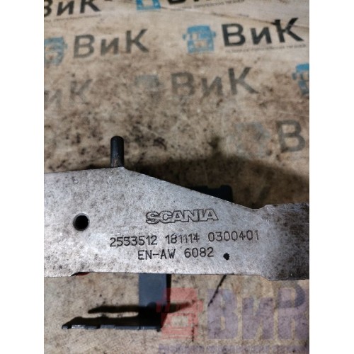 Кронштейн стабилизатора кабины Scania R6 156776 RH (496), 2553512-2