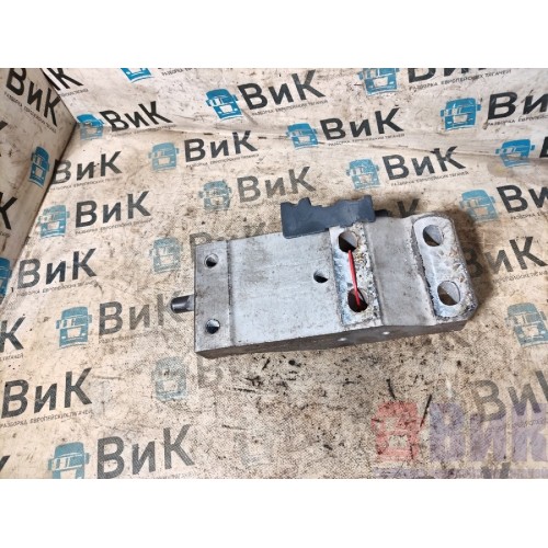 Кронштейн стабилизатора кабины Scania R6 156776 RH (496), 2553512-3