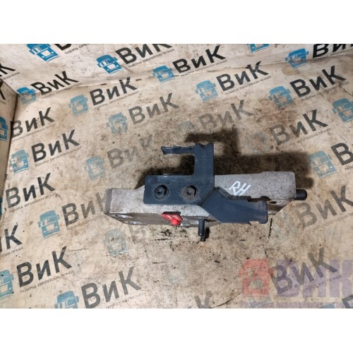 Кронштейн стабилизатора кабины Scania R6 156776 RH (496), 2553512-4