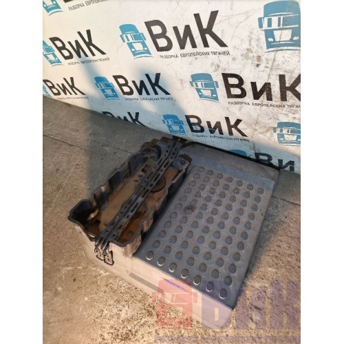 Крышка ящика АКБ Renault T 017895 (074), 22078106-3