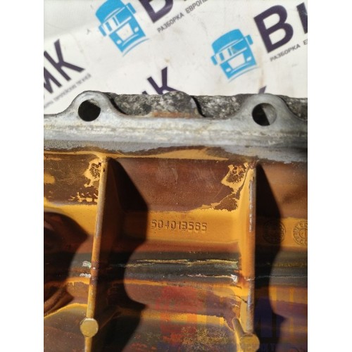 Корпус теплообменника (кронштейн масляных фильтров) Iveco EuroStar Cursor 10 E3 160577 (987), 504013565-4