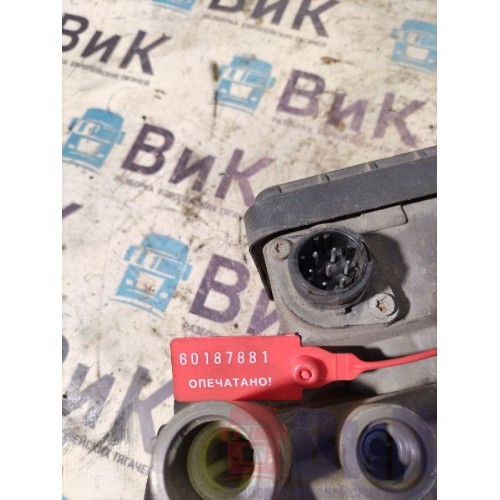 Кран управления тормозами прицепа Scania G 400 DC13 PDE 084171 (881), 1879274-3