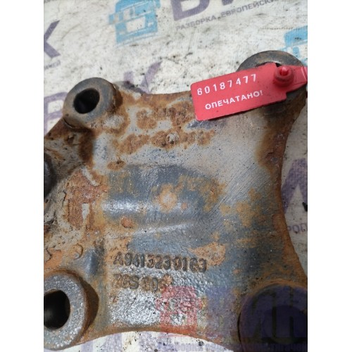 Кронштейн тяги переднего стабилизатора Mercedes Actros 477903 RH (477), 9413230163-2