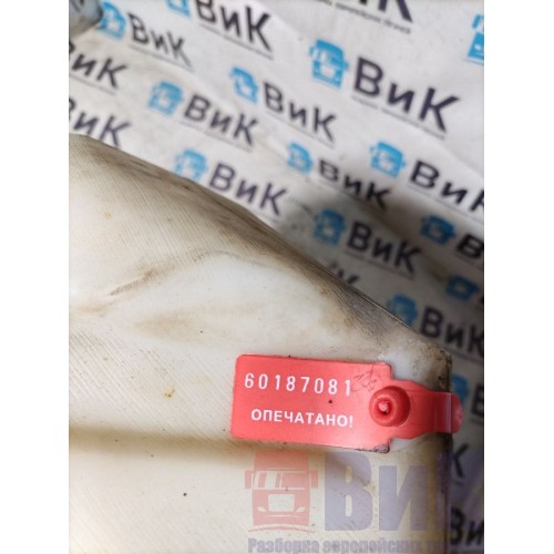 Бачок омывателя DAF 105 848404 (крышка с деф.) (081), 1664401-3