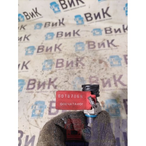 Датчик давления масла-топлива Volvo FM 666220 D13A (066), 21634021-3