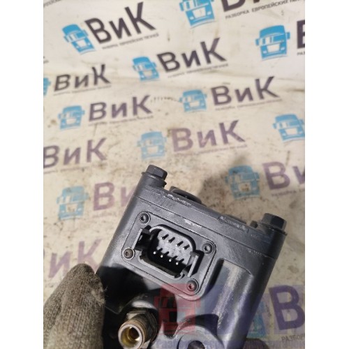 Блок клапанов горного тормоза Scania R6 XPI DC13 156776 (821), 2070038-3