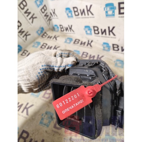 Дефлектор салона Sitrak C7H 611827 (201), 812W61950501-1