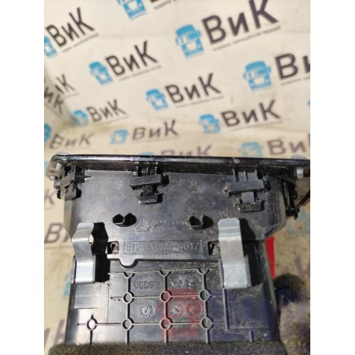 Дефлектор салона Sitrak C7H 611827 (202), 812W61950501-3