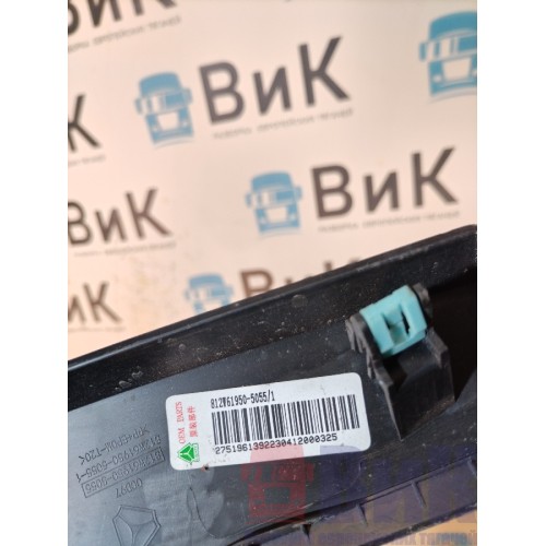 Дефлектор лобового стекла Sitrak C7H 611827 (071), 812W61950505-1