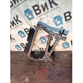 Кронштейн глушителя/крыла Renault T 002550 RH деф. (712)