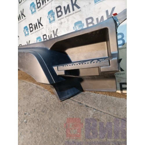 Подножка верхняя Renault T 018688 с продолжением кабины RH (545), 82218103-1