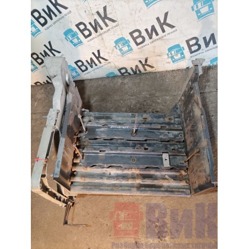 Ящик АКБ Renault T 018688 в сборе (обломаны болты) (380), -1