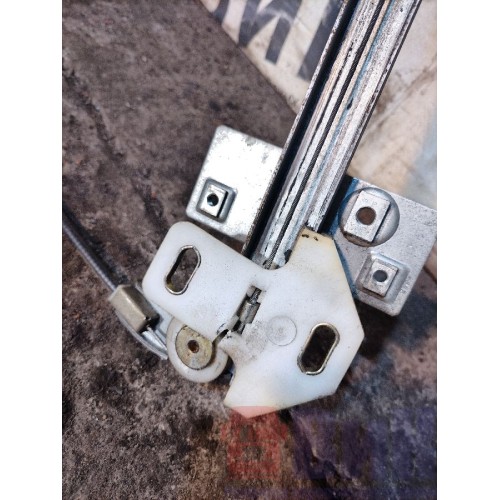 Стеклоподъемник DAF 95 577947 в сборе RH с деф. (861), 0130821916-4