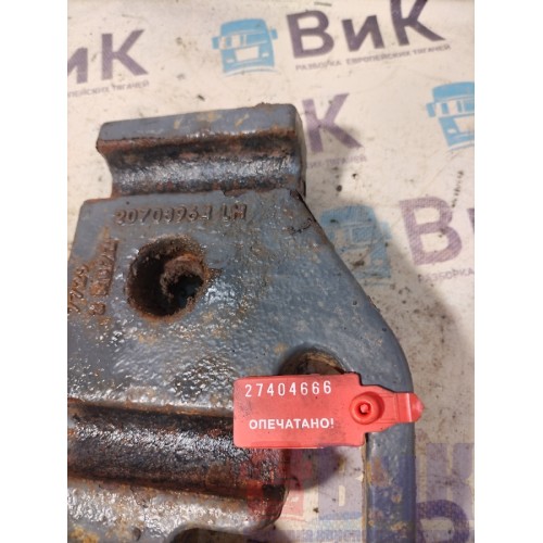 Кронштейн переднего амортизатора Volvo FM 651145 нижний LH (666), 20703964-2