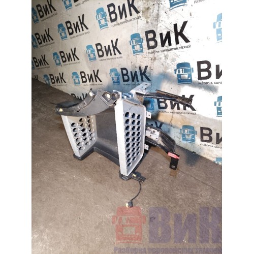 Подножка основная Volvo FH 4 732456 с кронштейнами RH (591) , -4