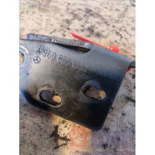 Кронштейн системы кондиционирования Mercedes Actros MP4 717724 (102), 9608851341-2