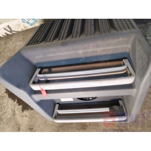 Крышка ящика АКБ Scania R 420 155651 с подножками с деф. (231), 1362687-4