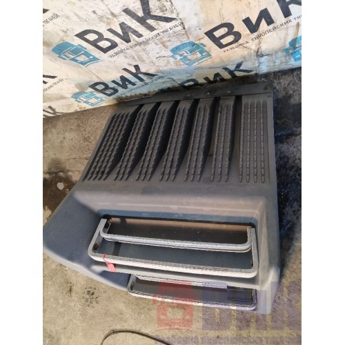 Крышка ящика АКБ Scania R 420 155651 с подножками с деф. (231), 1362687-5