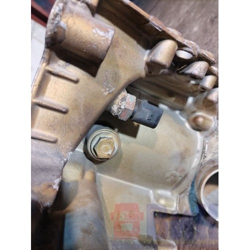 Корпус масляного фильтра-помпы Mercedes Actros MP4 717724 OM471 LA  с датчиком (643), 4721801517-7