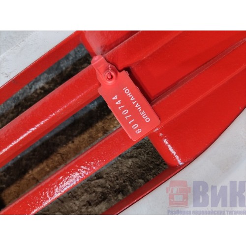 Ступенька откидная Volvo FH 4 732456 верхняя с петлями (744), 82208512-4