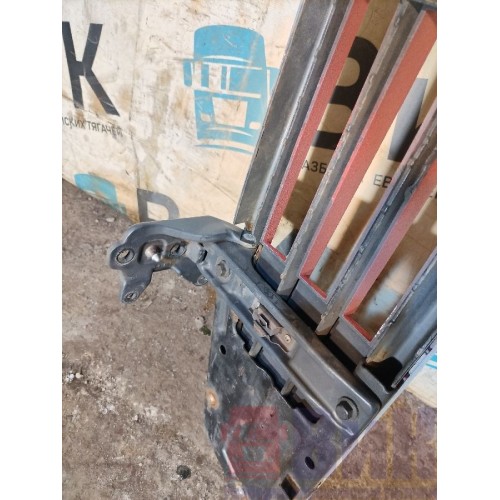 Ступенька откидная Volvo FH 4 732456 верхняя с петлями (744), 82208512-1