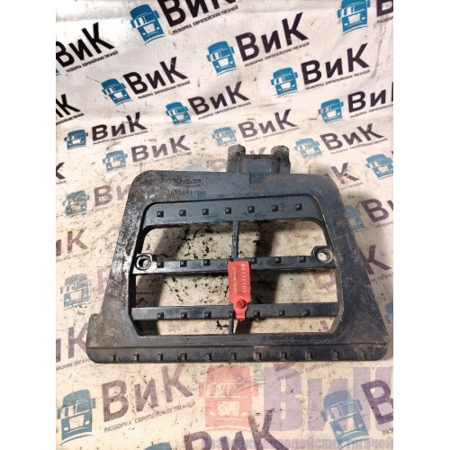 Кронштейн подножки нижней DAF 85 CF 935508 RH (107), 1638481