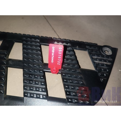 Накладка на ступеньку Mercedes Actros MP4 717724 RH верхняя (732), 9606662128-2