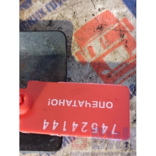 Петля крышки инструментального ящика Renault T 002550 RH (144), 82180627-2