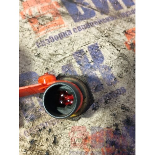 Датчик давления масла (ГБЦ) Renault Mack 390 Magnum 008198 (888) , -4