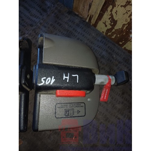 Замок двери ночной DAF 105 946058 (комплект LH/RH) внутренний  (334) (314), 1778878 1778-1