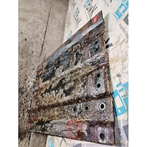 Проставка под седельно-сцепное уст-во DAF 95 505586 рифленка 2см по центрам 88см (ржавая) (710), -2