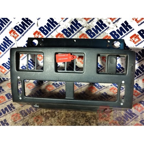 Накладка на торпедо (централ.часть под воздуховод) DAF 105 015999 (612), 1304866