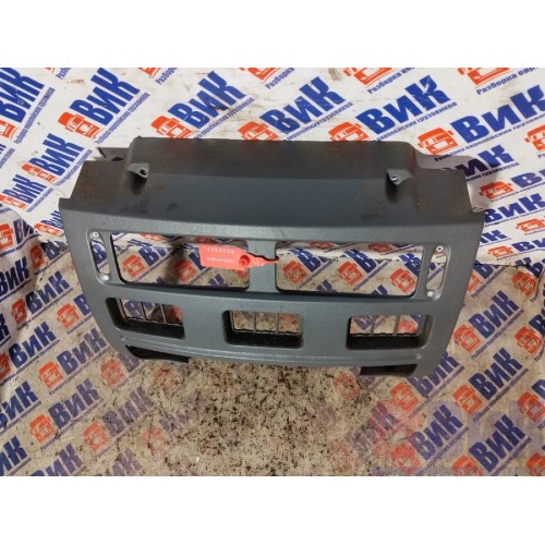 Накладка панели приборов DAF 106 049232 центральная (209), 1951826-4