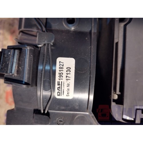 Пепельница DAF 106 049232 в сборе с подстаканниками (202), 1951827-1