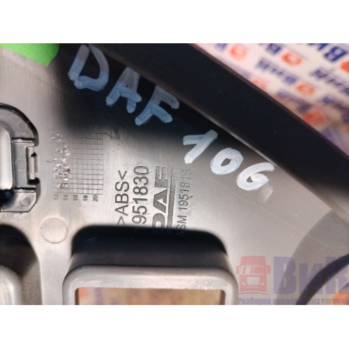 Накладка панели приборов (торпедо) DAF 106 049232 (190), 1951830-4