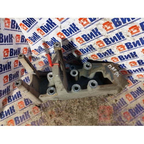 Кронштейн бампера DAF 85 CF 532175 RH (038), 1372806-2