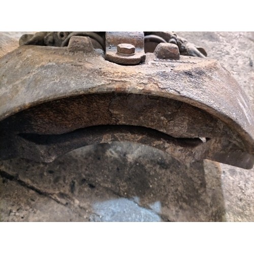 Суппорт передний Renault Premium 017163 MERITOR RH (236), 6834862-4