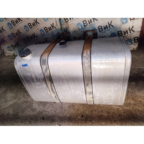 Бак топливный Renault Premium 007743 111.5х71х69 D-образ. с топливозаборником и крон-ми (813), 