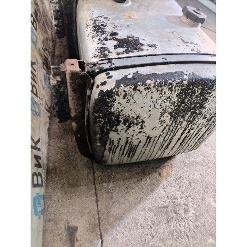 Бак топливный Iveco Stralis 241774 180х70х63 с топливозаборником и кронш-ми деф. (821), 41042847-3