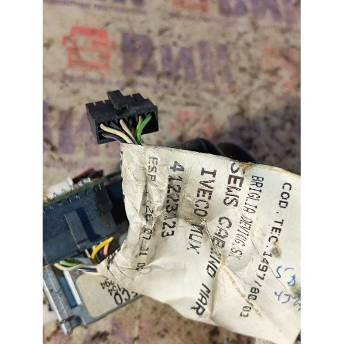 Подрулевой переключатель (света и поворотов) Iveco Stralis 241774 Cursor 10 (331), 504213154-4