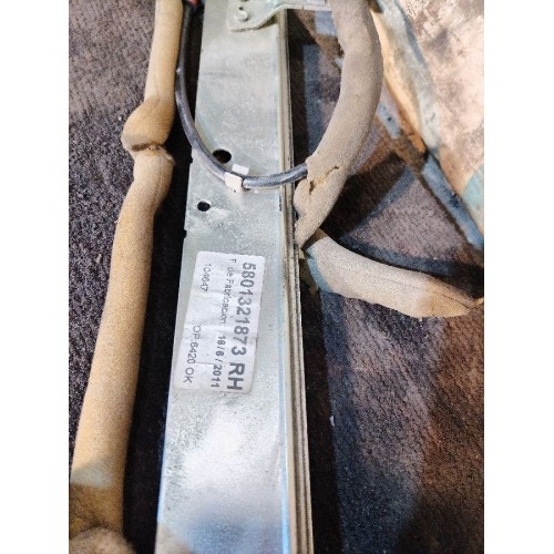 Стеклоподъемник Iveco Stralis 241774 Cursor 10 RH (302), 5801321873-4