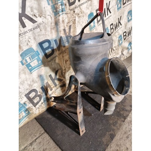 Патрубок воздушного фильтра (лодочка) DAF 105 XF 954749 с кронштейнами (049), 1680217-6