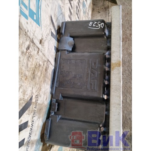 Крышка АКБ DAF 105 980586 c трапиком деф. (262), -1