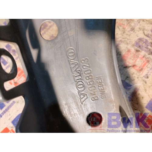 Кронштейн противотуманной фары Volvo FH 4 839166 RH (833), 84058023-2