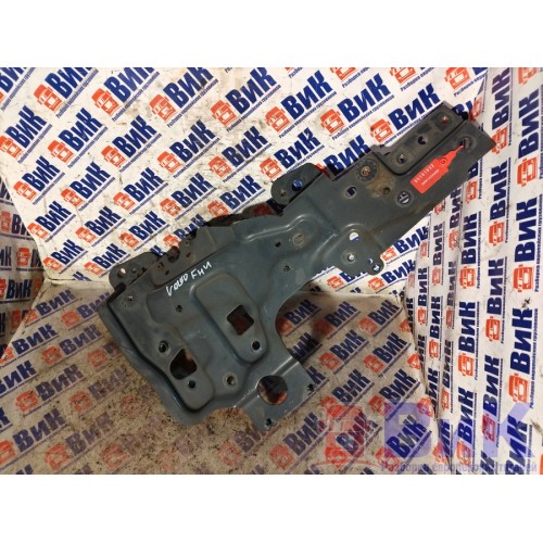 Кронштейн крепления фары Volvo FH 4 839166 LH (832), 84228539